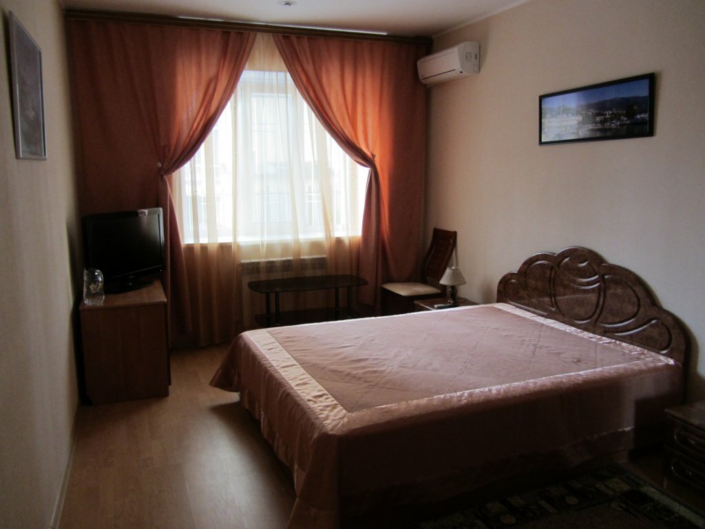 Гостиница Ялта Энгельс-83