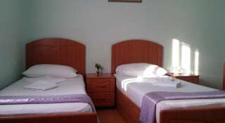 Гостиница Ялта Энгельс Двухместный номер с 2 отдельными кроватями-4