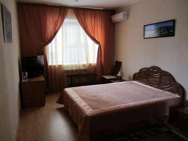 Гостиница Ялта Энгельс-82